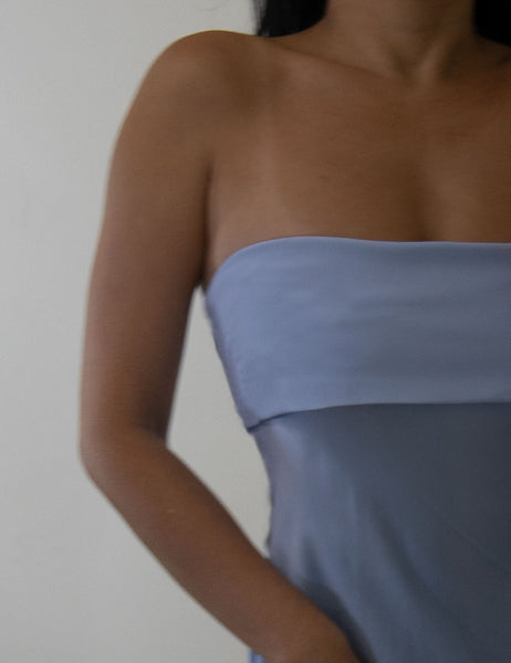Laleh axelbandslös klänning i 100 % Mulberry Silk