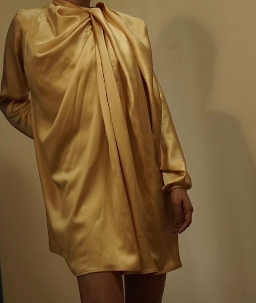 Robe courte en soie de mûrier dorée