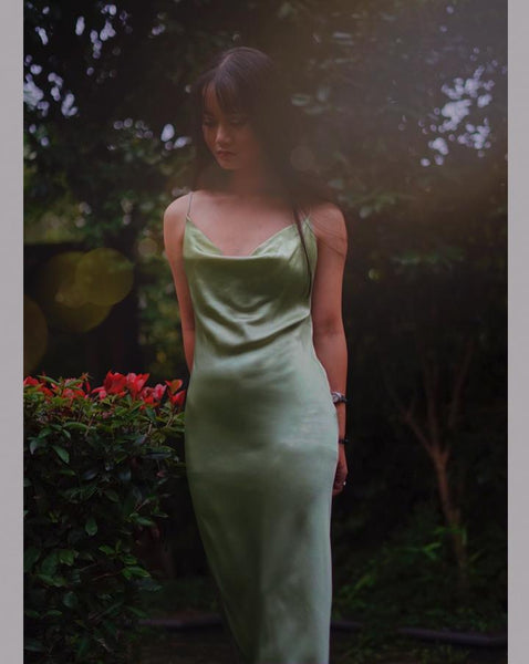 Salbeigrünes Mulberry Silk Slip Dress mit Wasserfallausschnitt * 90 Farboptionen - Studio Alashanghai Silk