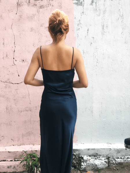 SAMPLE SALE * Dunkelblaues Slip-Kleid mit Wasserfallausschnitt - Studio Alashanghai Silk
