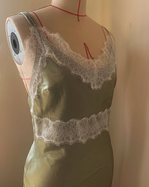 Tin Sage Green Maulbeerseide Kleid Kleid - Studio Alashanghai Silk