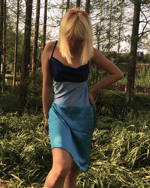 Alashanghai tarafından Üç Renkli Kukuletası Boyun Slip Elbise - Studio Alashanghai Silk