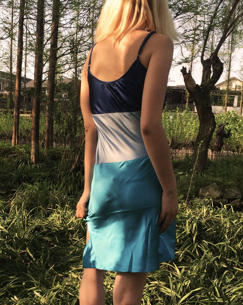 Dreifarbiges Slip-Kleid mit Wasserfallausschnitt von Alashanghai - Studio Alashanghai Silk